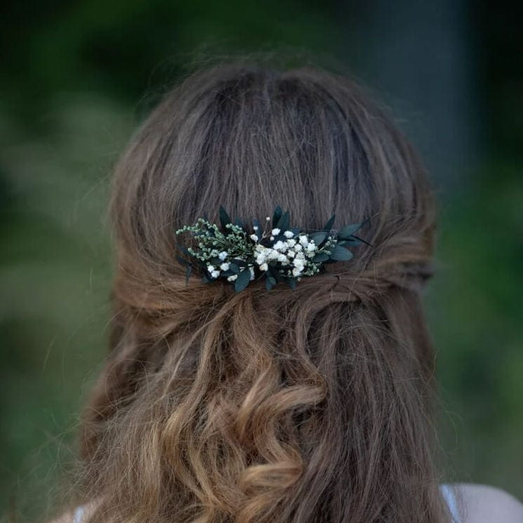 peigne de fleurs blanches pour coiffure de mariage