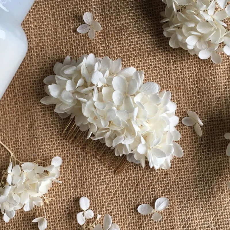Peigne en Fleurs Blanches Hortensias Stabilisés Maison Gaya Peigne en fleurs séchées