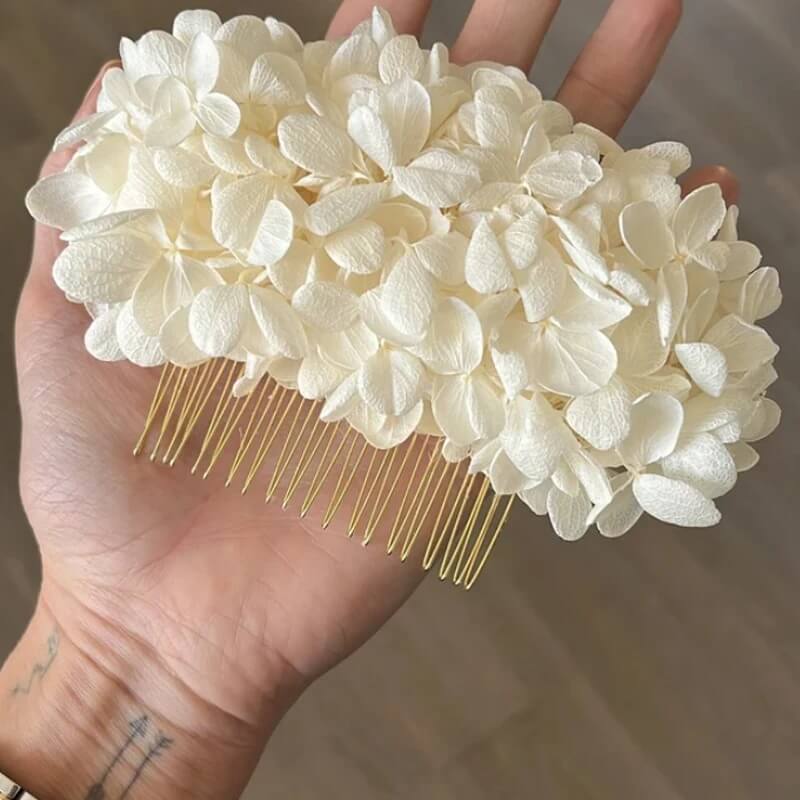 Peigne en Fleurs Blanches Hortensias Stabilisés Crème Maison Gaya Peigne en fleurs séchées